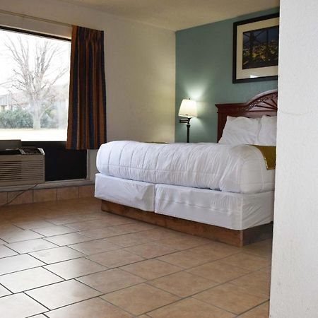 American Best Inn By Oyo I-35 Perry Near Lake Mcmurtry Bagian luar foto