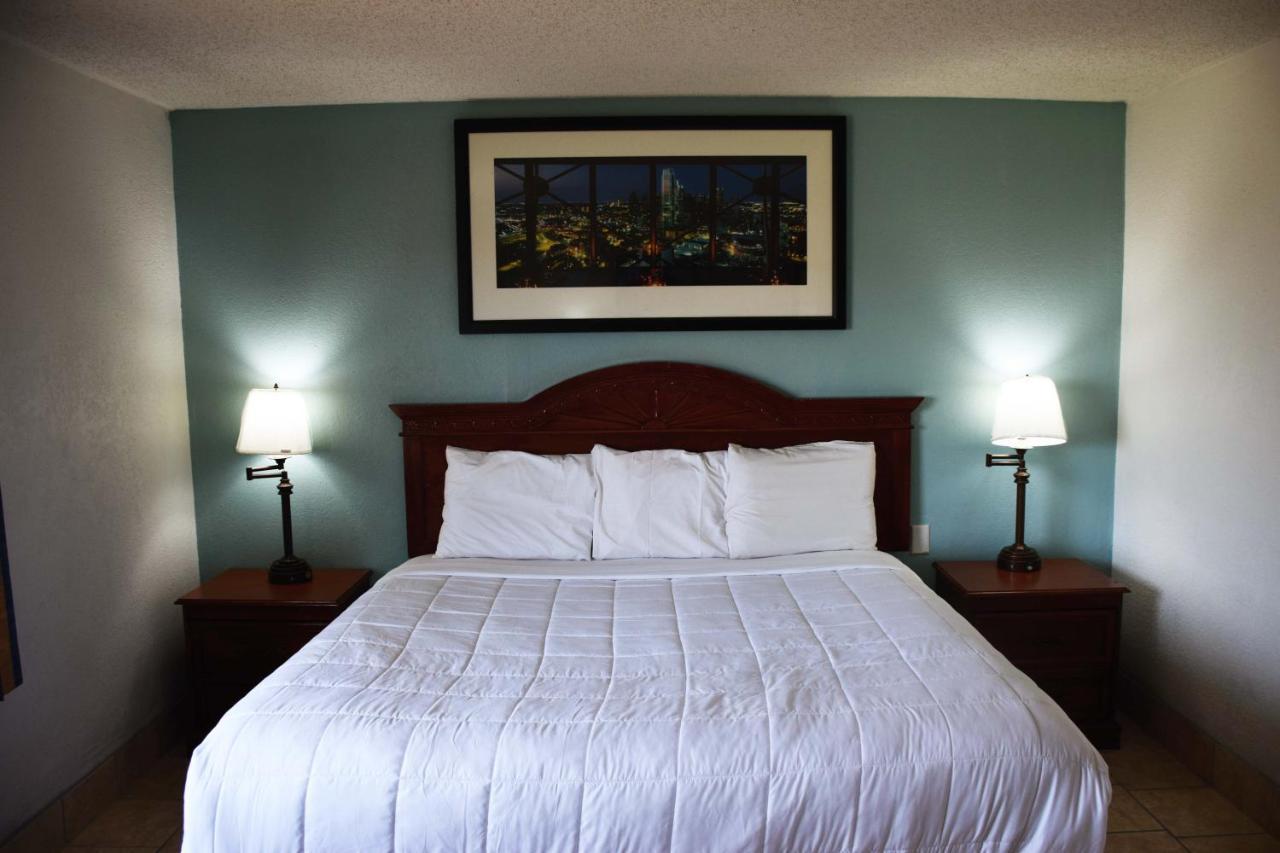 American Best Inn By Oyo I-35 Perry Near Lake Mcmurtry Bagian luar foto