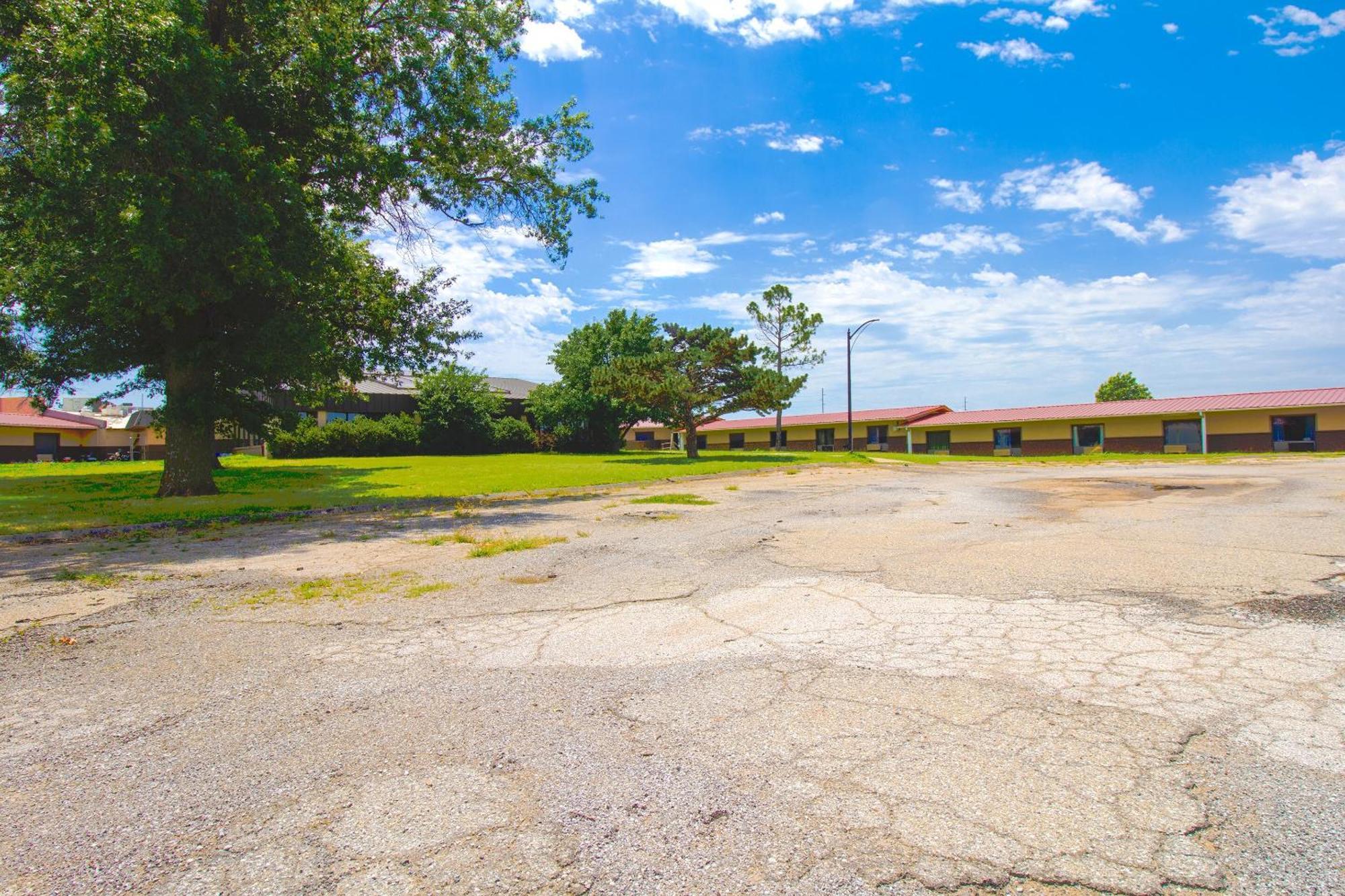American Best Inn By Oyo I-35 Perry Near Lake Mcmurtry Bagian luar foto