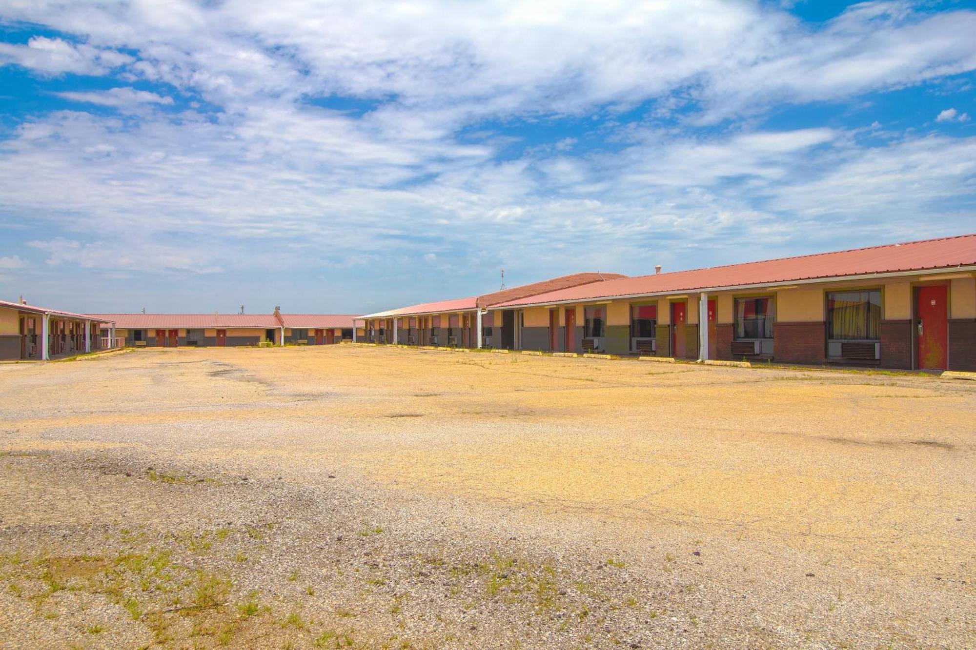 American Best Inn By Oyo I-35 Perry Near Lake Mcmurtry Bagian luar foto